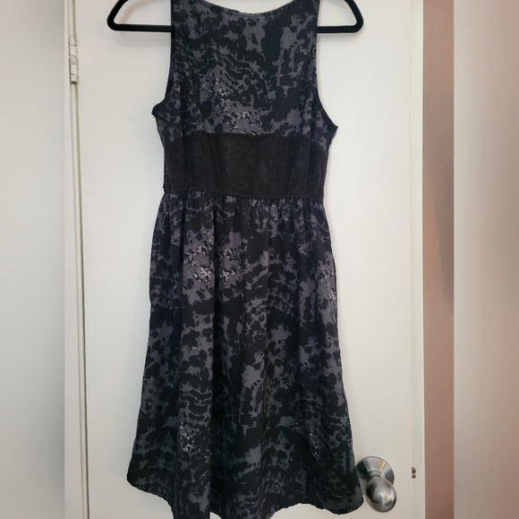 Hurley black & grey splatter dress, wrap around mesh cutouts, size medium - Picture 3 of 3